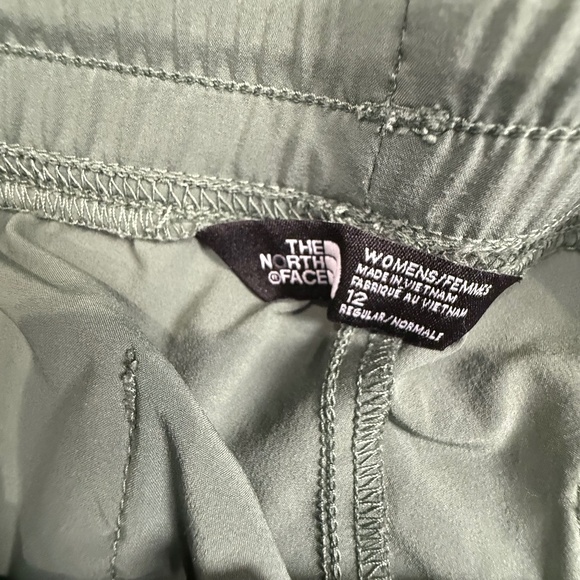 The North Face Women's Tech Sheltay Pants Joggers Olive green Sz 12 Outdoors - Picture 7 of 16